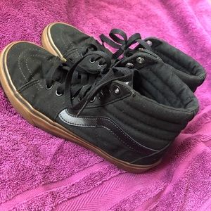 Vans black gum Sk8-Hi in Women's 6.5 / Men's 6